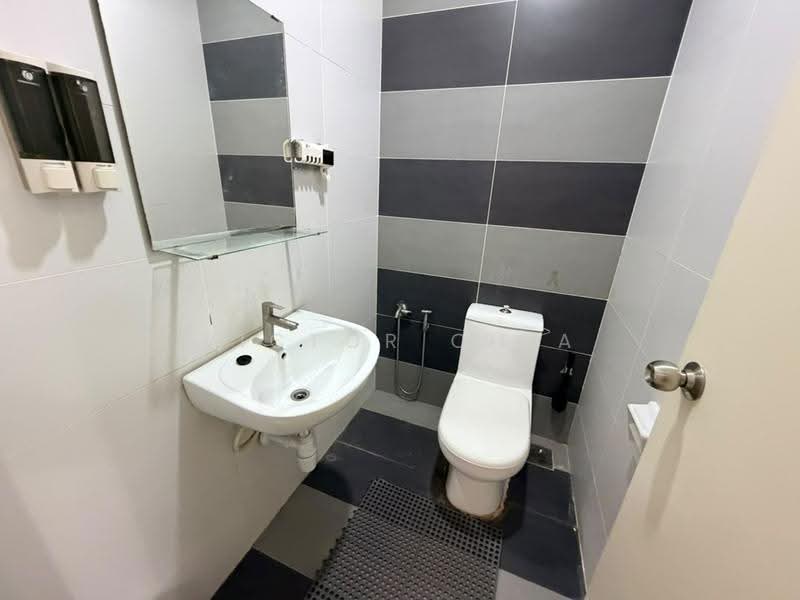 3-storey Terraced House for Sale in Setia Eco Cascadia (Tebrau) - Victor Chia - Bathroom - PropertyGuru.com.my
