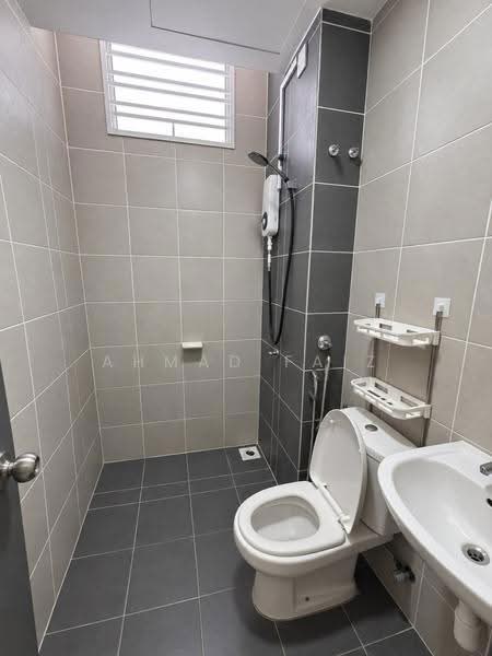 Rumah Bandar untuk Disewa di Dengkil (Selangor) - Ahmad Faiz - Bathroom - PropertyGuru.com.my