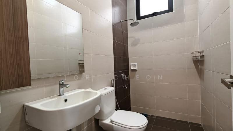 Rumah Berkembar untuk Disewa di Taman Mount Austin (Tebrau) - Tori Cheon - Bathroom - PropertyGuru.com.my