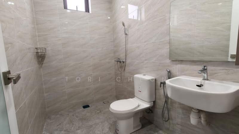 Rumah Berkembar untuk Disewa di Taman Mount Austin (Tebrau) - Tori Cheon - Bathroom - PropertyGuru.com.my