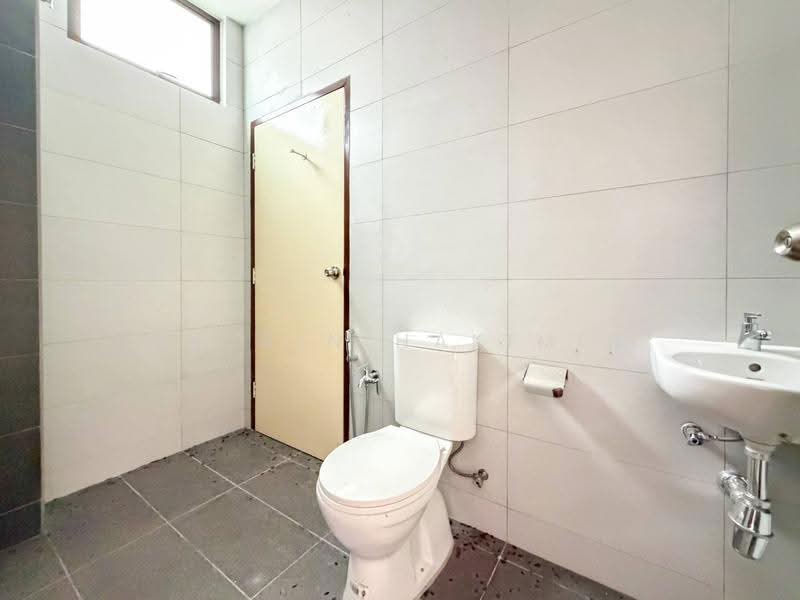 2-storey Terraced House for Sale in Bandar Baru Kundang (Rawang) - Nazrin Hakimin - Bathroom - PropertyGuru.com.my