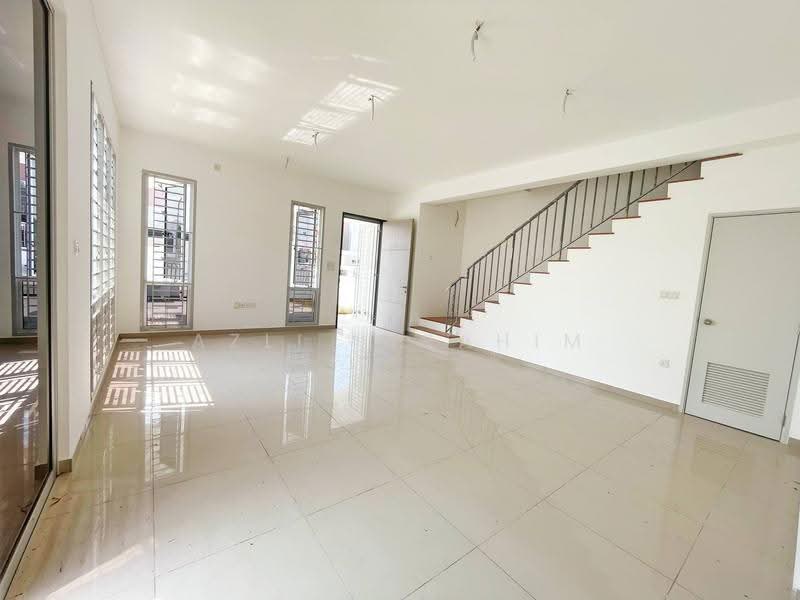 Rumah Teres 2-Tingkat untuk Dijual di Alam Sari (Bangi) - Azli Ibrahim - Living Room - PropertyGuru.com.my