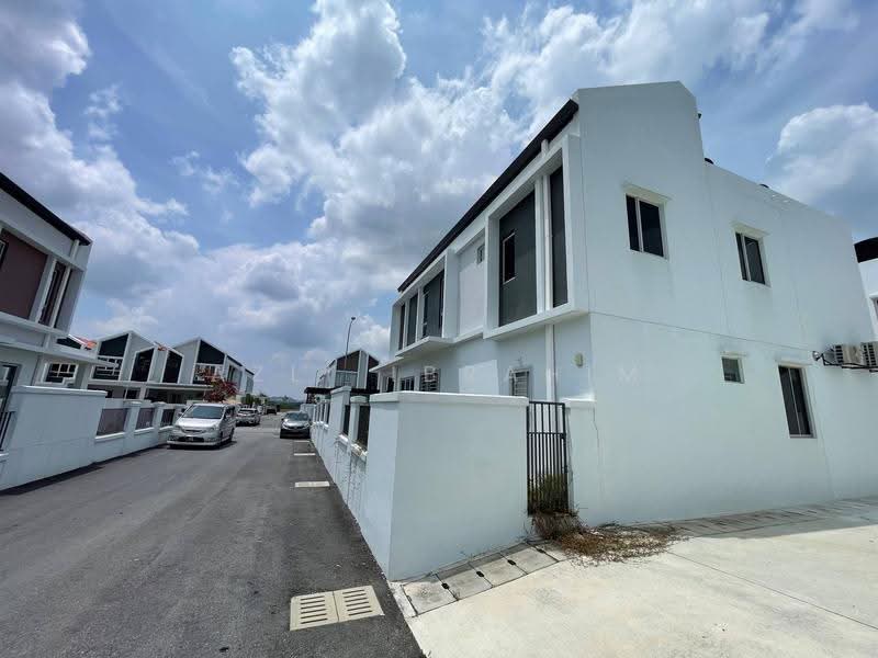 Rumah Teres 2-Tingkat untuk Dijual di Alam Sari (Bangi) - Azli Ibrahim - Exterior - PropertyGuru.com.my