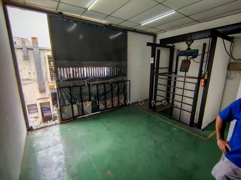 Factory for Rent in Taman Perindustrian Bukit Serdang (Seri Kembangan) - Sally Wong - Interior - PropertyGuru.com.my