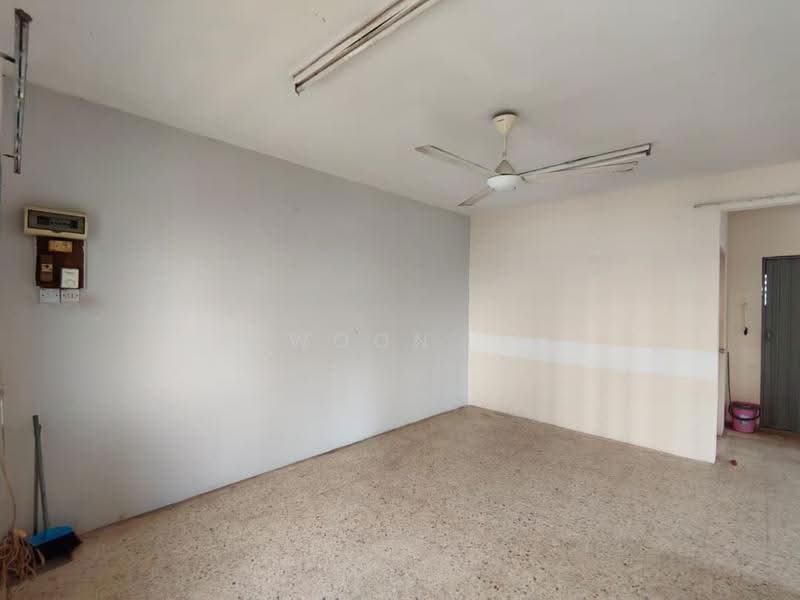 Pangsapuri untuk Dijual di Pangsapuri Aman - Woon . - Living Room - PropertyGuru.com.my