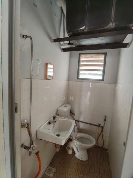 Pangsapuri untuk Dijual di Pangsapuri Aman - Woon . - Bathroom - PropertyGuru.com.my