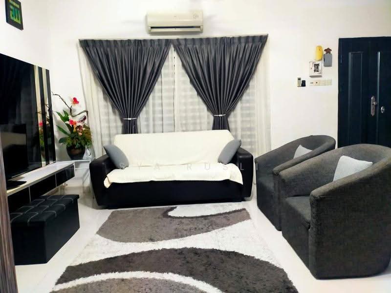 Rumah Teres 2-Tingkat untuk Disewa di Semenyih (Selangor) - Sya Rusli - Living Room - PropertyGuru.com.my