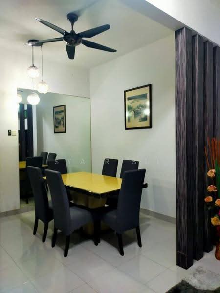 Rumah Teres 2-Tingkat untuk Disewa di Semenyih (Selangor) - Sya Rusli - Dining Room - PropertyGuru.com.my