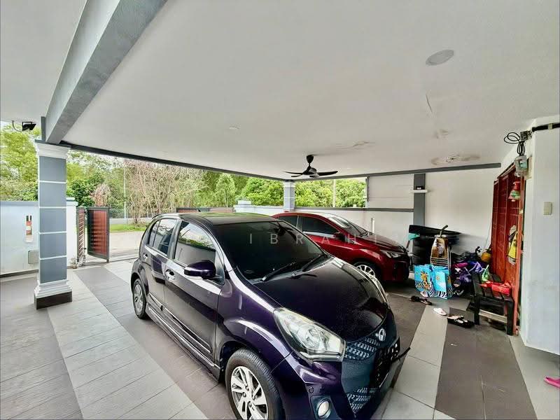 Rumah Teres 2-Tingkat untuk Dijual di Bandar Bukit Puchong 2 (Puchong) - Azli Ibrahim - Car Park - PropertyGuru.com.my
