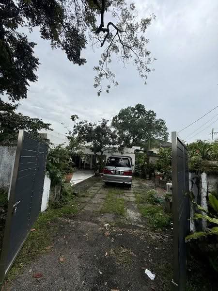 Rumah Banglo untuk Dijual di Kampung Tunku (Petaling Jaya) - Mahirah . - Exterior - PropertyGuru.com.my
