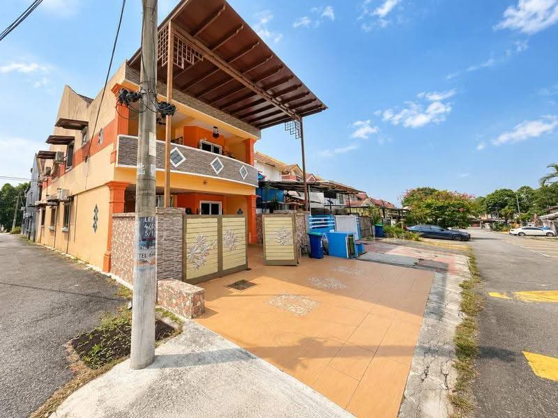 Rumah Teres 2-Tingkat untuk Dijual di Lestari Putra (Seri Kembangan) - Azli Ibrahim - Exterior - PropertyGuru.com.my