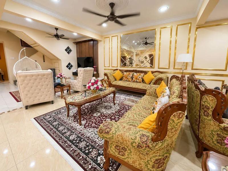 Rumah Teres 2-Tingkat untuk Dijual di Lestari Putra (Seri Kembangan) - Azli Ibrahim - Living Room - PropertyGuru.com.my