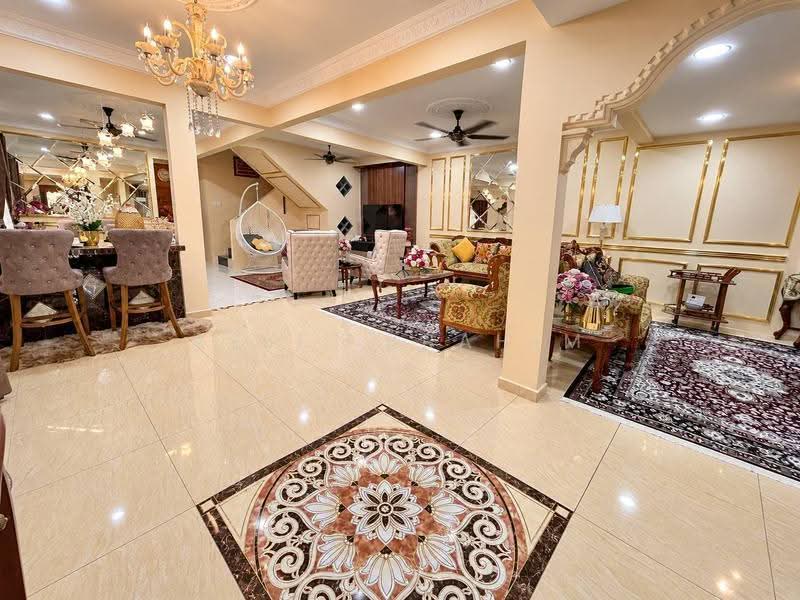 Rumah Teres 2-Tingkat untuk Dijual di Lestari Putra (Seri Kembangan) - Azli Ibrahim - Living Room - PropertyGuru.com.my