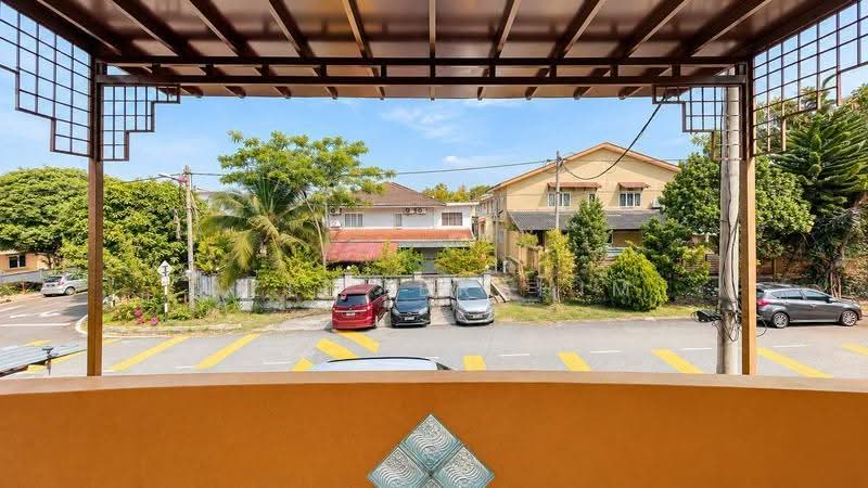 Rumah Teres 2-Tingkat untuk Dijual di Lestari Putra (Seri Kembangan) - Azli Ibrahim - Exterior - PropertyGuru.com.my