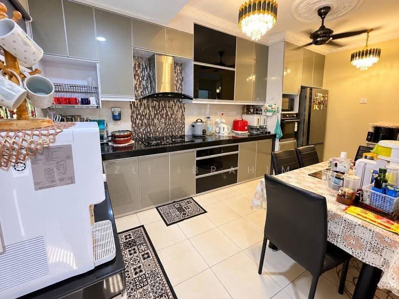 Rumah Teres 2-Tingkat untuk Dijual di Lestari Putra (Seri Kembangan) - Azli Ibrahim - Kitchen - PropertyGuru.com.my