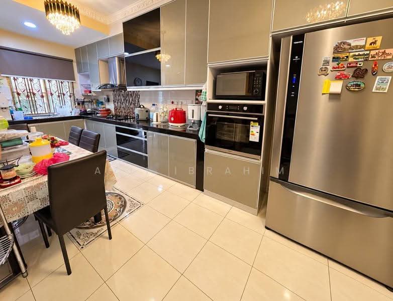 Rumah Teres 2-Tingkat untuk Dijual di Lestari Putra (Seri Kembangan) - Azli Ibrahim - Kitchen - PropertyGuru.com.my