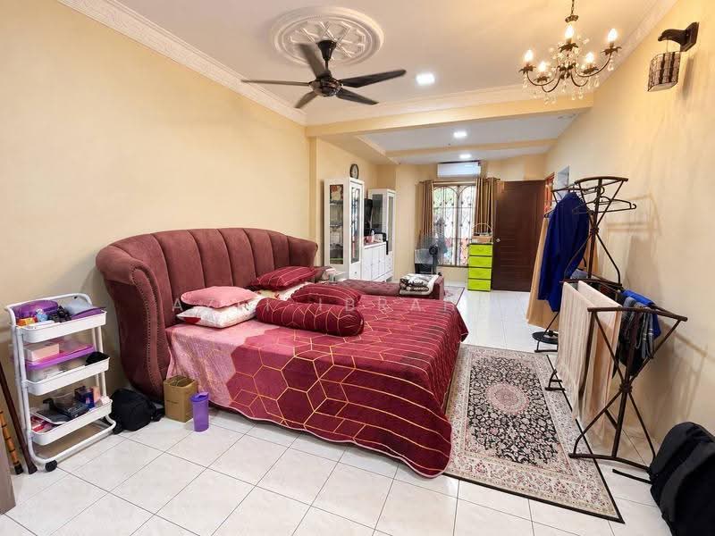 Rumah Teres 2-Tingkat untuk Dijual di Lestari Putra (Seri Kembangan) - Azli Ibrahim - Bedroom - PropertyGuru.com.my
