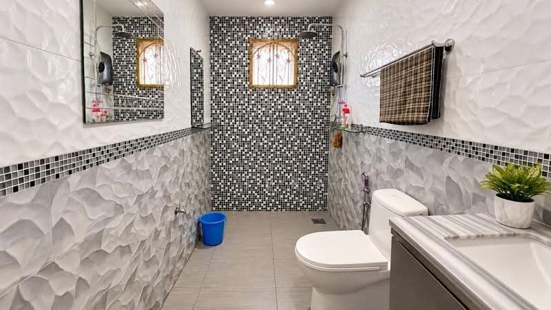 Rumah Teres 2-Tingkat untuk Dijual di Lestari Putra (Seri Kembangan) - Azli Ibrahim - Bathroom - PropertyGuru.com.my