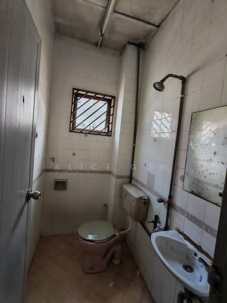 2-storey Terraced House for Sale in Taman Tan Sri Yaacob (Johor Bahru) - Alice Goh - Bathroom - PropertyGuru.com.my