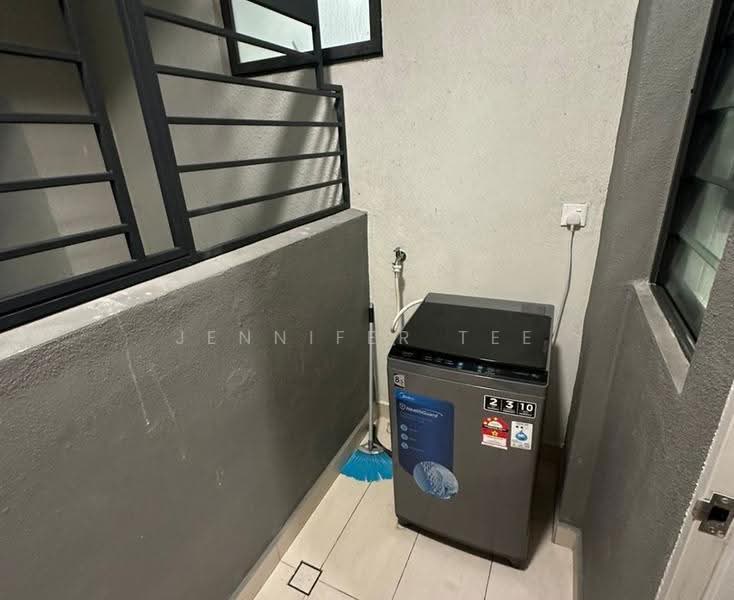 Kediaman Servis untuk Dijual di Citizen 2 - Jennifer Tee - Balcony - PropertyGuru.com.my