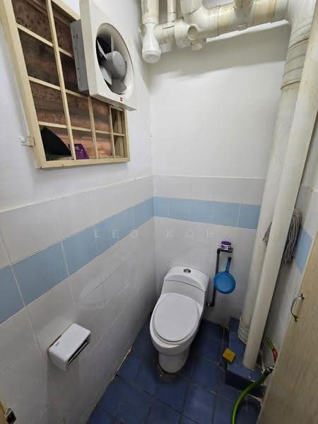 Pangsapuri untuk Disewa di Pangsapuri Seri Jati - Leo Koh - Bathroom - PropertyGuru.com.my