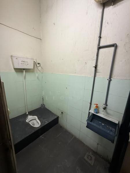 Shop for Rent in Bandar Baru Sri Petaling (Sri Petaling) - Elcoln Leong - Bathroom - PropertyGuru.com.my