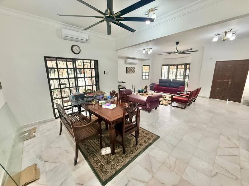 Terraced House for Sale in Bukit Rahman Putra (Sungai Buloh) - Nazrin Hakimin - Living Room - PropertyGuru.com.my
