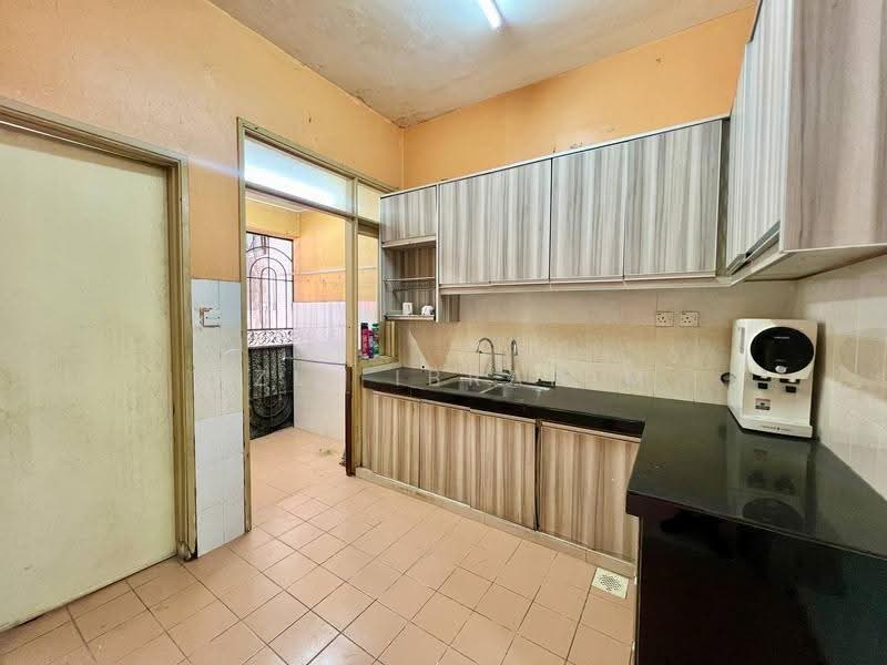 2-storey Terraced House for Sale in Bandar Tasik Kesuma (Beranang) - Azli Ibrahim - Kitchen - PropertyGuru.com.my