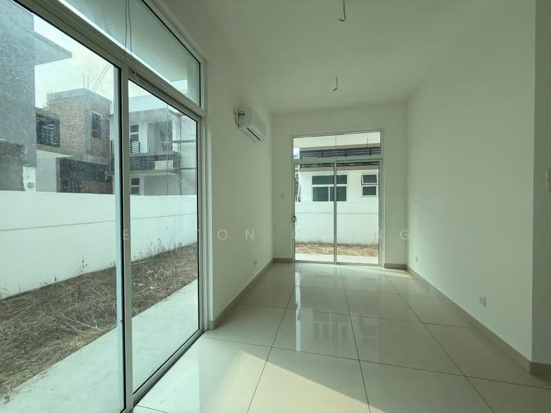 Rumah Berkembar untuk Dijual di Taman Ponderosa (Johor Bahru) - Elston Chong - Living Room - PropertyGuru.com.my