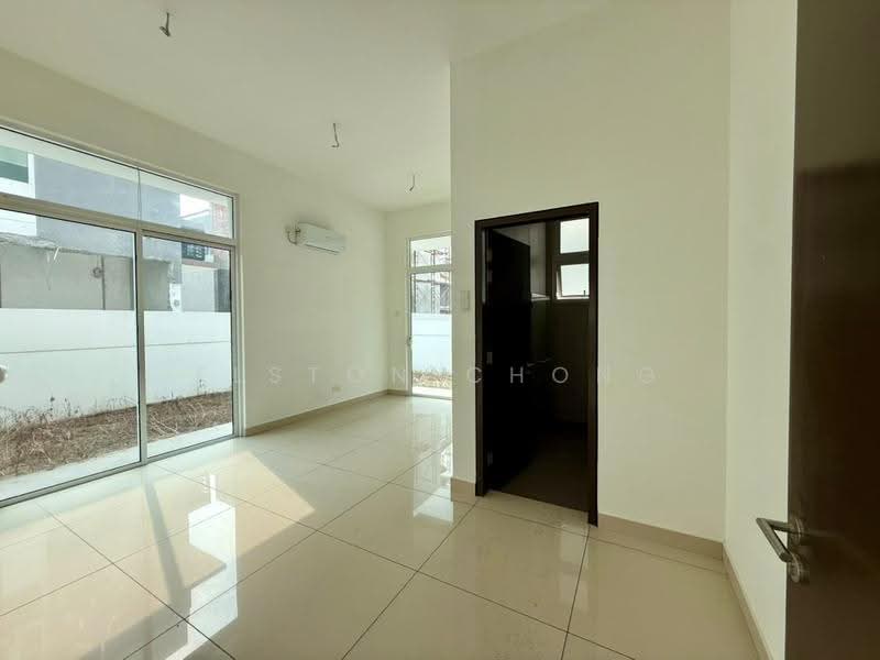 Rumah Berkembar untuk Dijual di Taman Ponderosa (Johor Bahru) - Elston Chong - Living Room - PropertyGuru.com.my