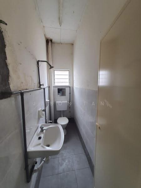 2-storey Terraced House for Sale in Lestari Putra (Seri Kembangan) - Jason Tan - Bathroom - PropertyGuru.com.my