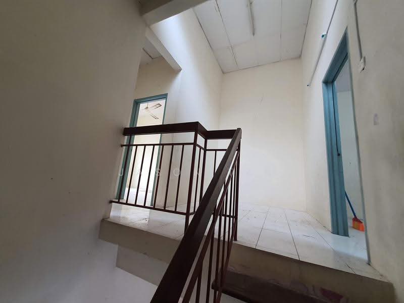 2-storey Terraced House for Sale in Lestari Putra (Seri Kembangan) - Jason Tan - Interior - PropertyGuru.com.my