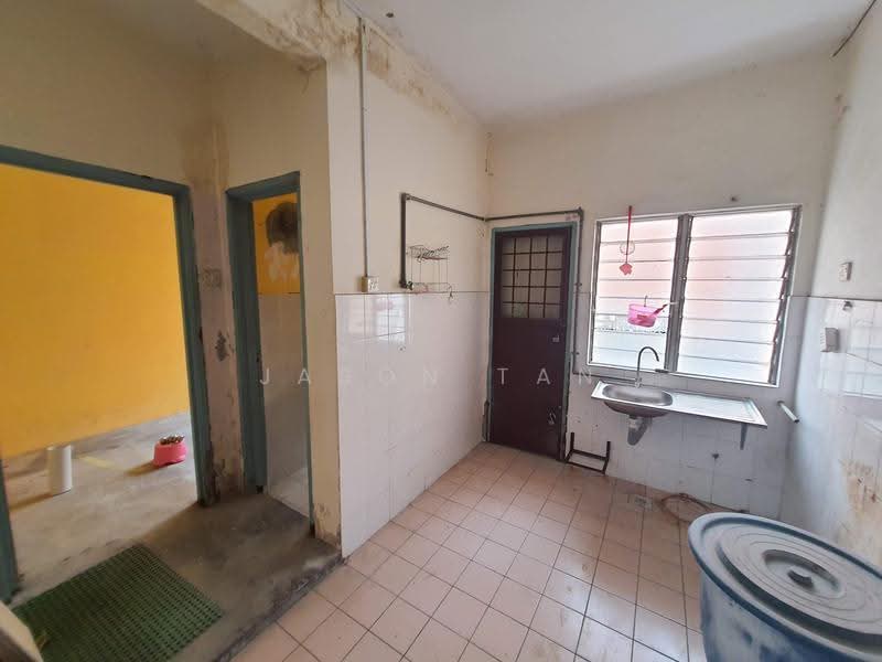 2-storey Terraced House for Sale in Lestari Putra (Seri Kembangan) - Jason Tan - Kitchen - PropertyGuru.com.my
