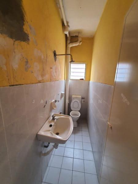 2-storey Terraced House for Sale in Lestari Putra (Seri Kembangan) - Jason Tan - Bathroom - PropertyGuru.com.my