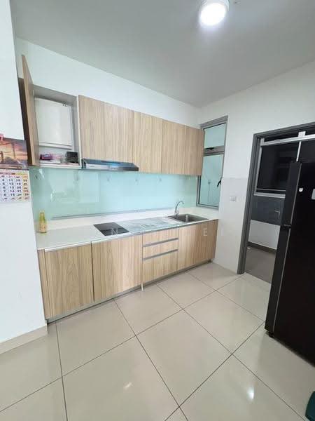 Kediaman Servis untuk Disewa di Meridin Bayvue Serviced Apartment - Linda Lee - Kitchen - PropertyGuru.com.my