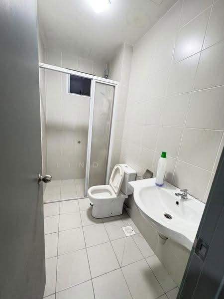 Kediaman Servis untuk Disewa di Meridin Bayvue Serviced Apartment - Linda Lee - Bathroom - PropertyGuru.com.my