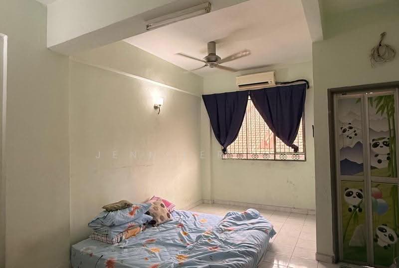 Pangsapuri untuk Dijual di Taman Sri Kuching - Jennifer Tee - Bedroom - PropertyGuru.com.my