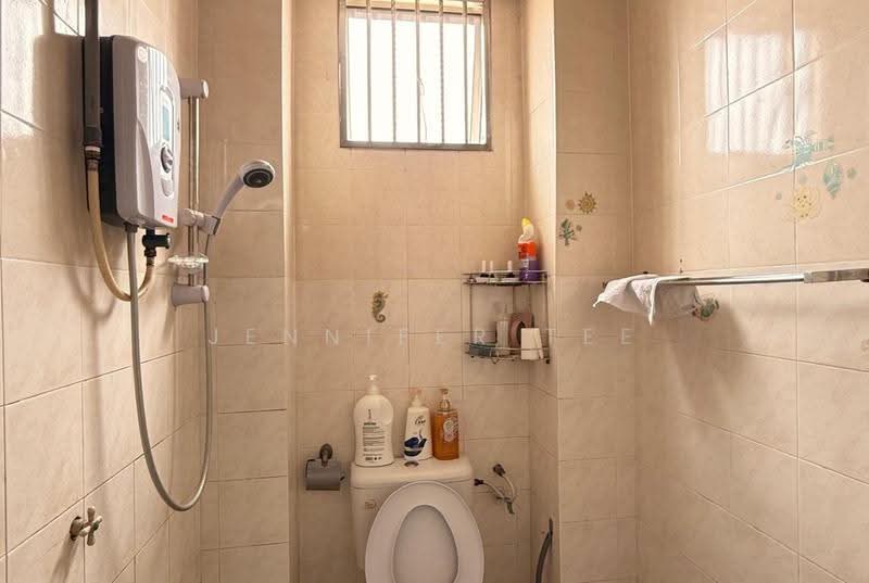 Pangsapuri untuk Dijual di Taman Sri Kuching - Jennifer Tee - Bathroom - PropertyGuru.com.my