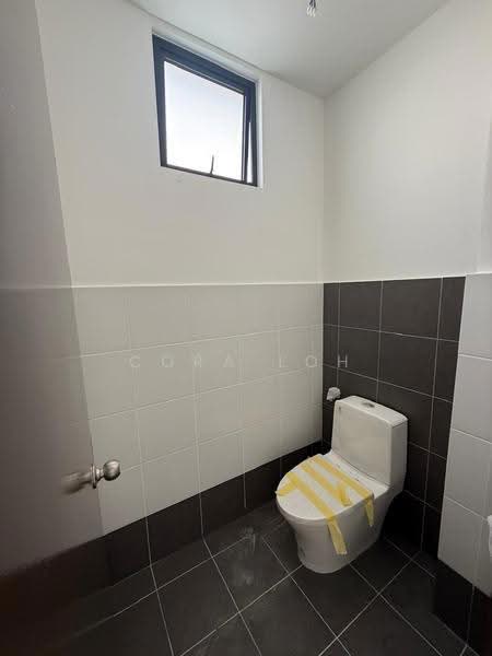 Shop / Office for Rent in Taman Kota Masai (Pasir Gudang) - Cora Loh - Bathroom - PropertyGuru.com.my