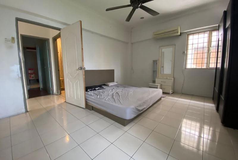 Apartment for Sale at Vista Saujana - Jennifer Tee - Bedroom - PropertyGuru.com.my