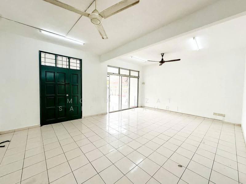 2-storey Terraced House for Sale in Bandar Baru Salak Tinggi (Sepang) - Mohd Aizat Saiful Bahri - Living Room - PropertyGuru.com.my