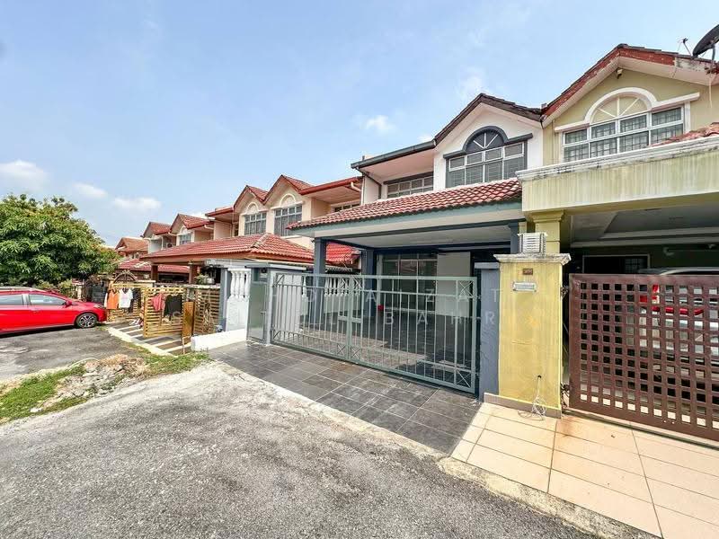 2-storey Terraced House for Sale in Bandar Baru Salak Tinggi (Sepang) - Mohd Aizat Saiful Bahri - Exterior - PropertyGuru.com.my
