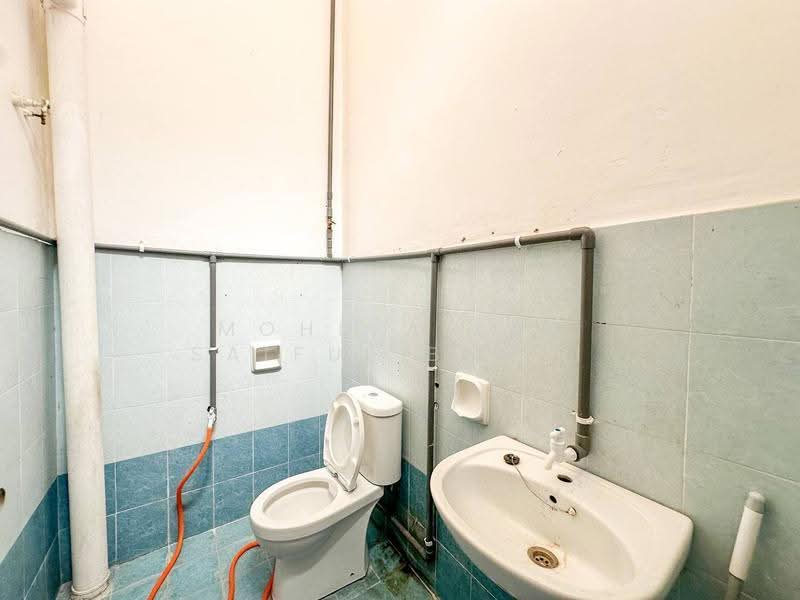 2-storey Terraced House for Sale in Bandar Baru Salak Tinggi (Sepang) - Mohd Aizat Saiful Bahri - Bathroom - PropertyGuru.com.my