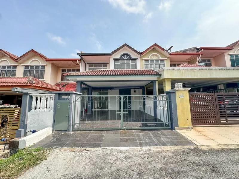 2-storey Terraced House for Sale in Bandar Baru Salak Tinggi (Sepang) - Mohd Aizat Saiful Bahri - Exterior - PropertyGuru.com.my