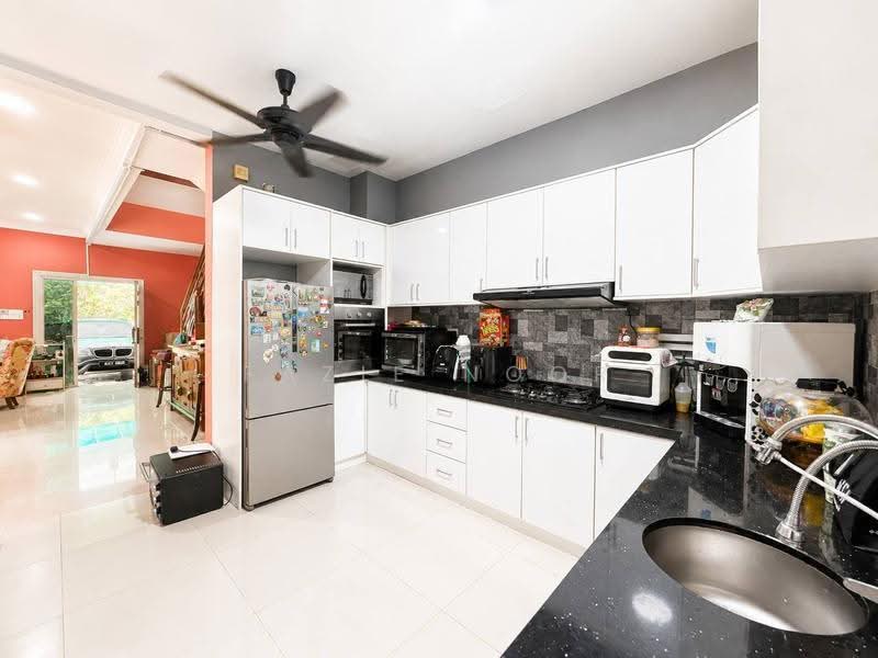 Cluster House for Sale in Sunway Alam Suria (Shah Alam) - Fazie Noor - Kitchen - PropertyGuru.com.my
