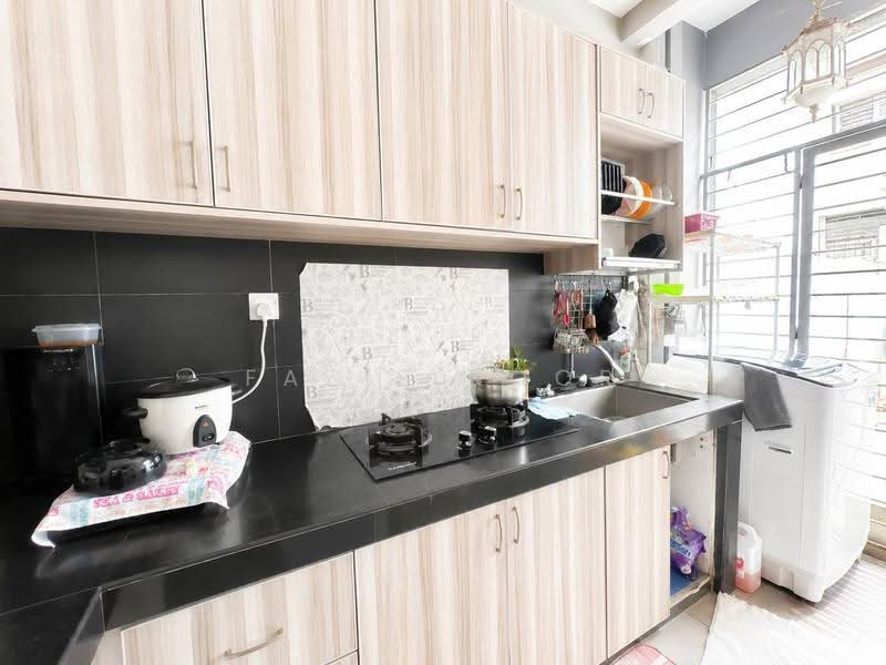 Cluster House for Sale in Sunway Alam Suria (Shah Alam) - Fazie Noor - Kitchen - PropertyGuru.com.my
