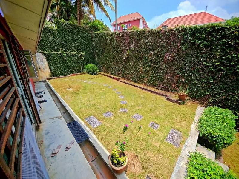 Semi-Detached House for Sale in Bandar Baru Salak Tinggi (Sepang) - Mohd Aizat Saiful Bahri - Garden - PropertyGuru.com.my