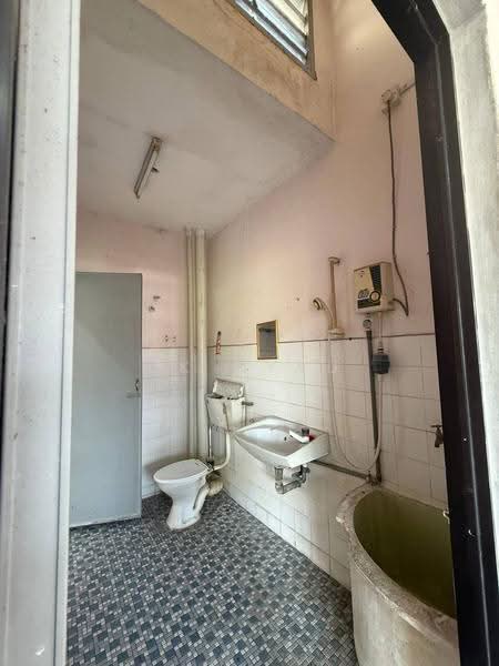 Rumah Teres 2-Tingkat untuk Dijual di Ipoh (Perak) - Ck Nyau - Bathroom - PropertyGuru.com.my