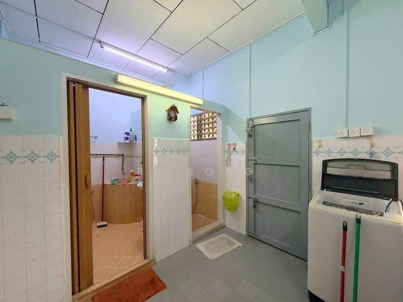1-storey Terraced House for Sale in Bukit Beruang (Bukit Baru) - BL Bong - Bathroom - PropertyGuru.com.my