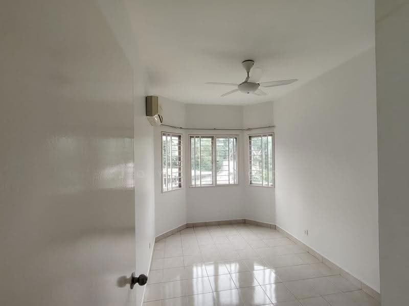Pangsapuri untuk Dijual di Puteri Bayu Apartment - Joyce Hoo - Living Room - PropertyGuru.com.my